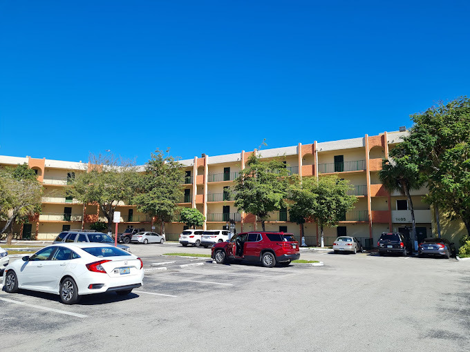 CASTILLIAN CLUB CONDO - 9455 W Flagler St