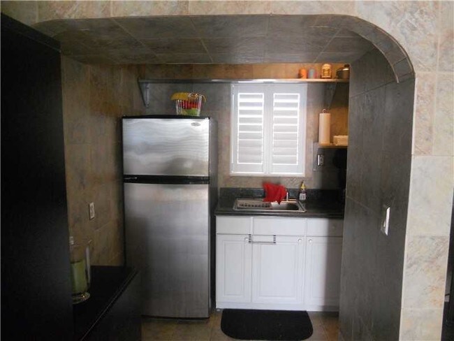 Full kitchen - 309 Crocus Terrace