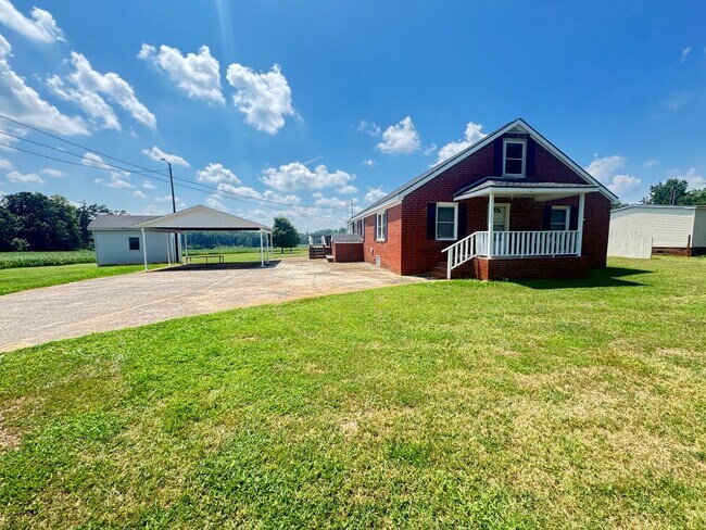 Foto del edificio - Very Nice Brick Home! Beautiful Country Se...
