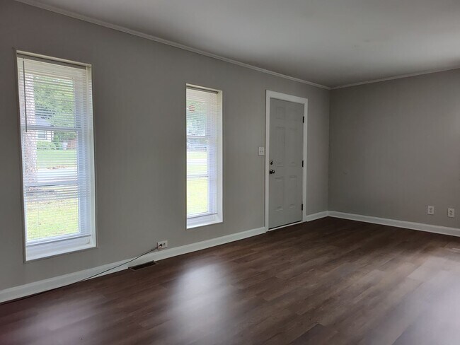 Foto del edificio - Charming home in Glendale Acres!