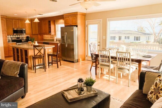 Foto del edificio - 122 W Bay View Dr