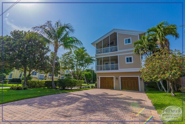 Foto del edificio - ***DOWNTOWN NAPLES ** 3 BEDS/3BATHS ** VIE...