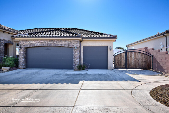 Building Photo - Beautiful Tonaquint Home