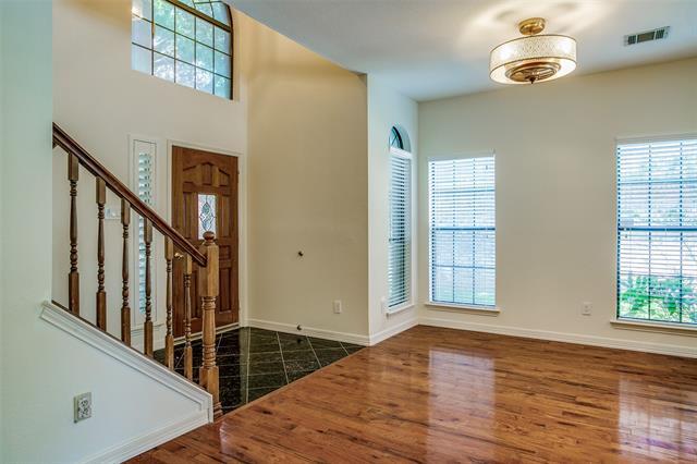 Foto del edificio - 824 Woodlake Dr