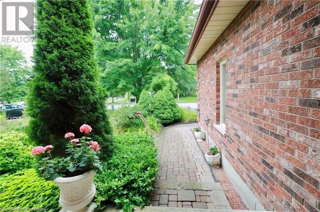 Photo du bâtiment - 172 Woodbend Crescent