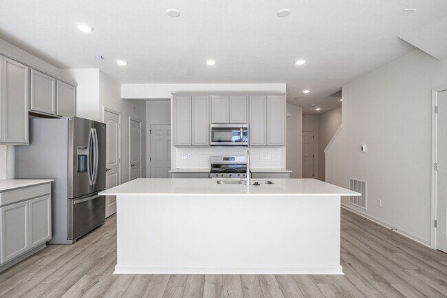 Building Photo - Charming 3BR Townhome in Noblesville