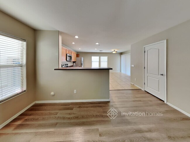 Building Photo - 8012 W Lynwood St