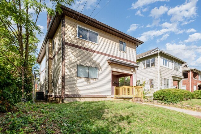 Foto del edificio - 2128 Crane Ave