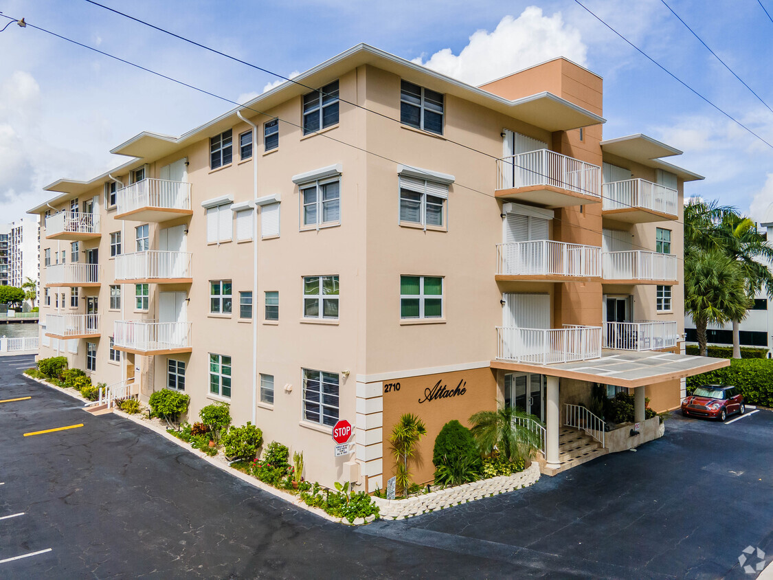 Primary Photo - Attache Gardens Apartments