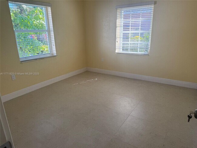 Foto del edificio - 421 NW 148th St