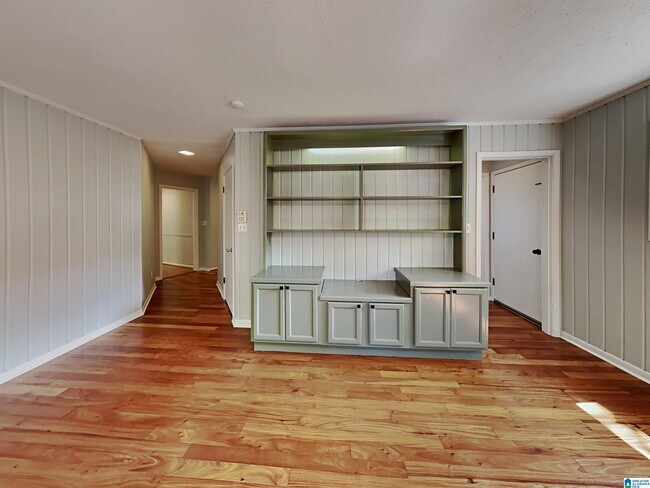 Building Photo - 1624 Belvedere Dr