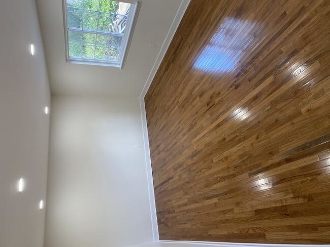 Building Photo - 4 bedroom in Hauppauge NY 11788