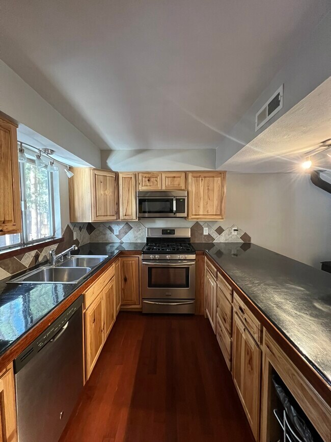 Foto del edificio - 1200 Wildwood Ave