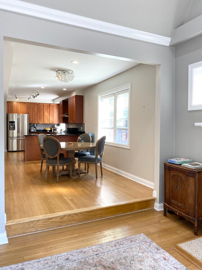 404 S Hanley Rd Unit 2, Clayton, MO 63105 Condo for Rent in Clayton, MO