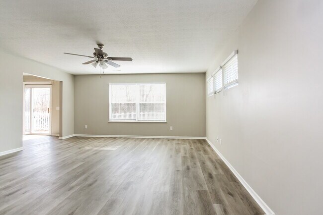 Building Photo - 6847 Riding Trail Dr