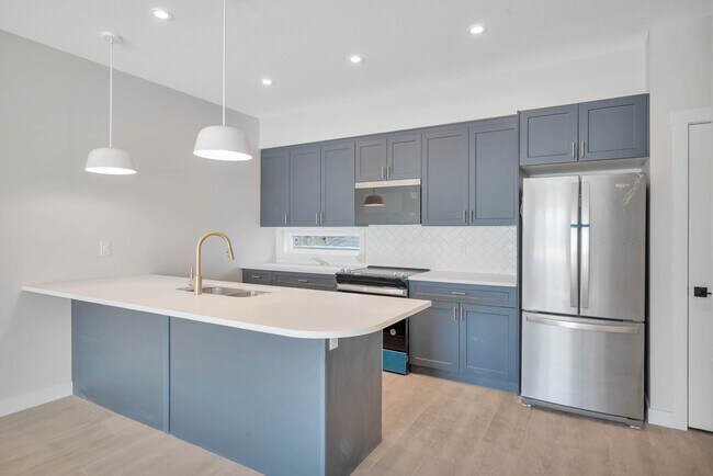Photo du bâtiment - 15211 109 Ave NW