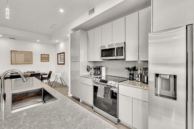 Foto del edificio - 2100 Miami Rd