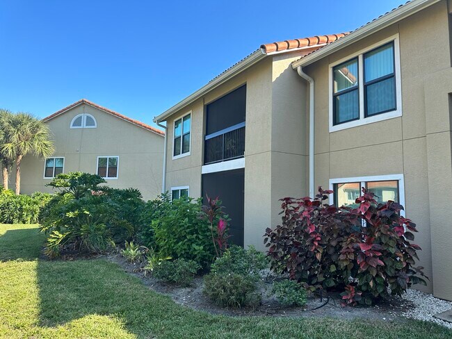 Foto del edificio - 4041 Crockers Lake Blvd