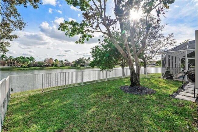Building Photo - 6660 NW 74th Ct