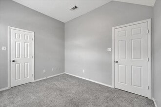 Building Photo - 3915 Summerfield Dr