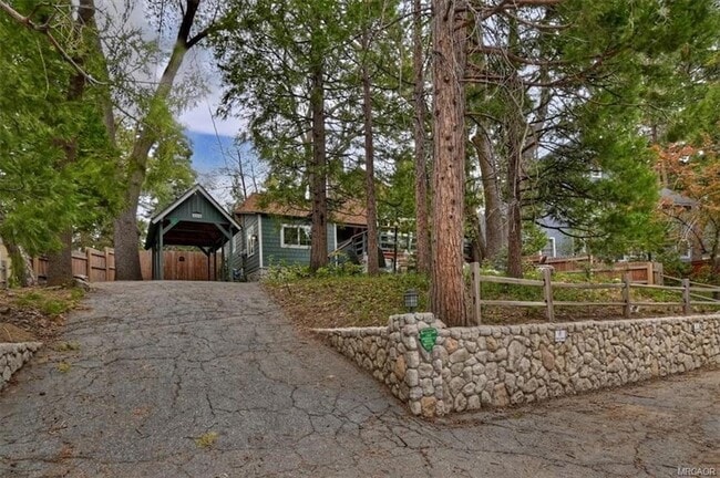 Building Photo - 295 Sunset Dr