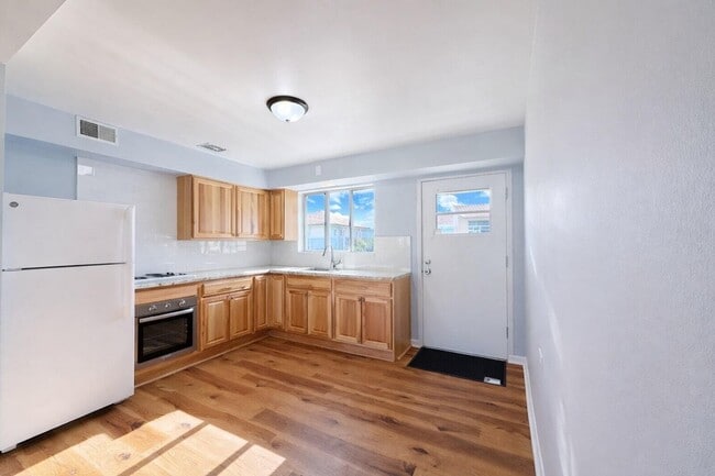 Foto del edificio - 10 Garden Dr