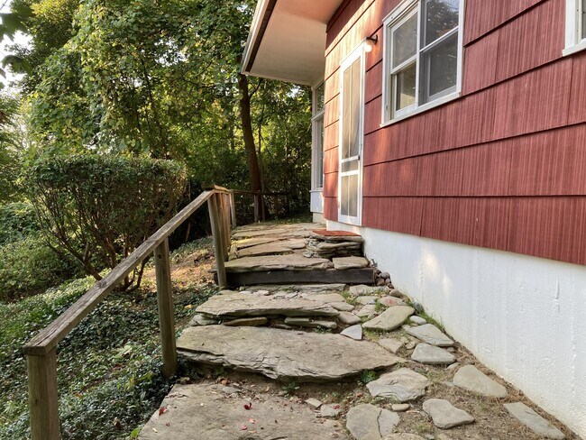 Building Photo - 114 Sprague Ln