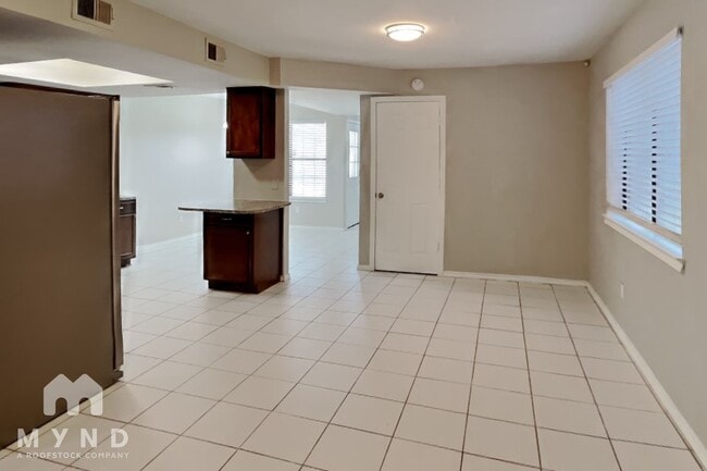 Foto del edificio - 7413 Waterway Dr