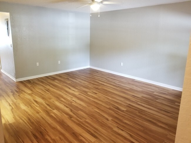 Foto del edificio - 4400 Millwood Rd