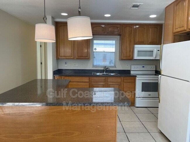 Foto del edificio - 119 Base Ave E