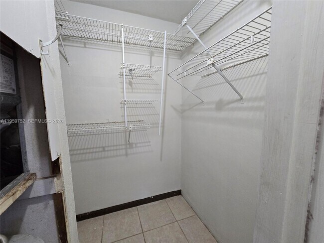 Foto del edificio - 1711 NW 46th Ave