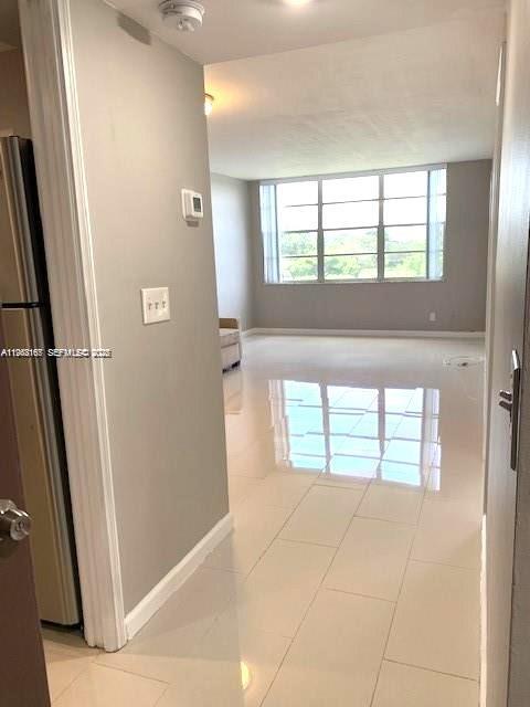 Building Photo - 9470 Live Oak Pl