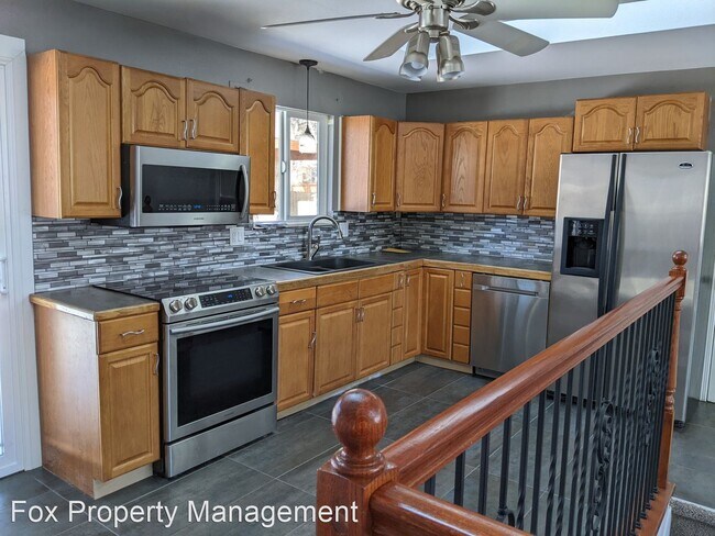 Building Photo - 5 br, 2 bath House - 1637 Mount Evans Drive