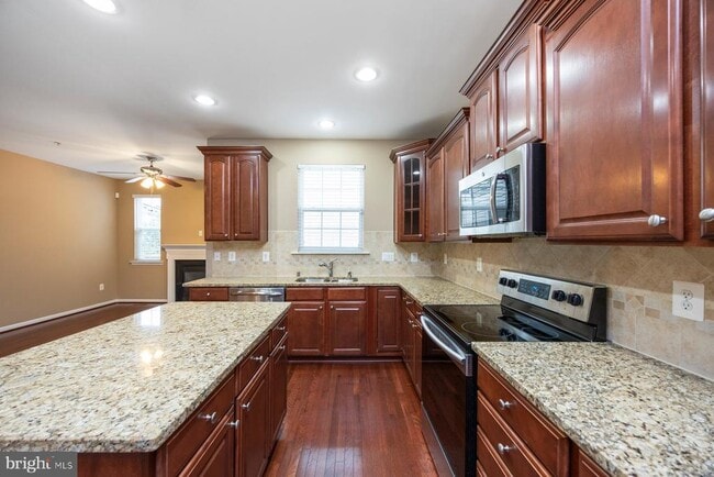 Building Photo - 846 Oriole Ave