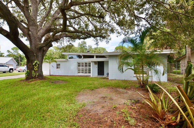 Building Photo - 505 Coconut Ave E