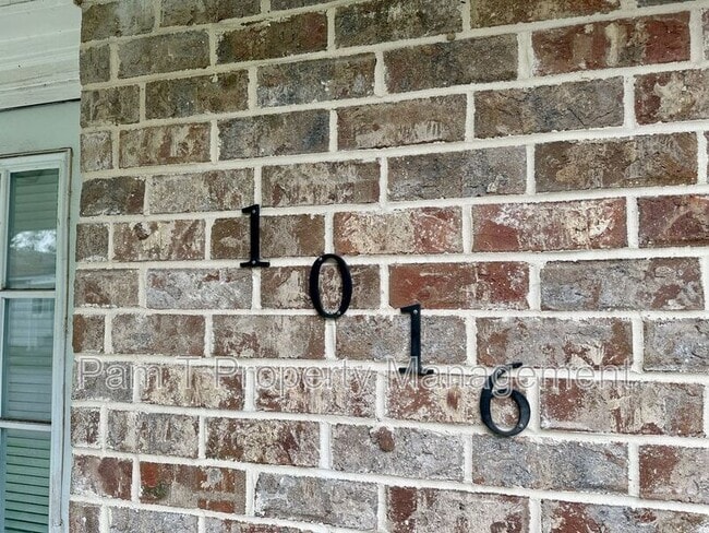 Foto del edificio - 1016 W 42nd St