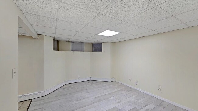 Building Photo - 15 Glenville Ave