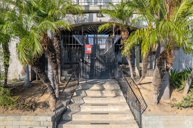 Entrada - 1261-1281 Rosecrans Ave.