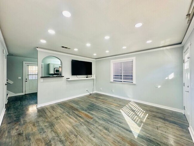 Foto del edificio - Charming Newly Remodeled 3-Bed, 2.5 Bath 2-Story Home with ALL UTILITIES INCLUDED!