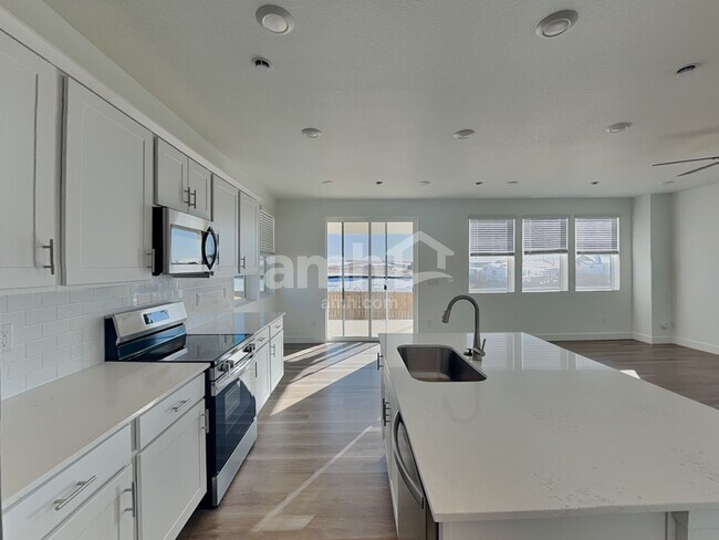 Building Photo - 13802 E 100th Dr