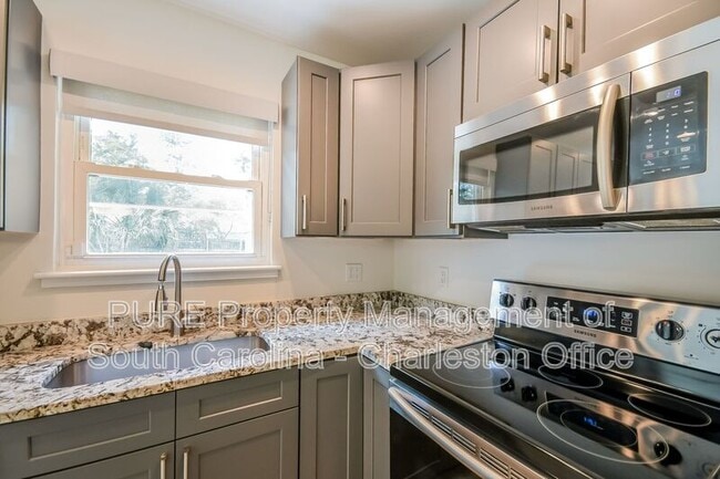 Building Photo - 1239 Sunset Dr