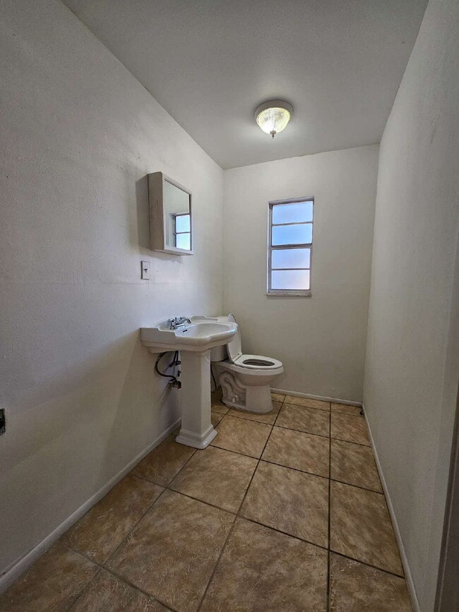 Building Photo - Cocoa Duplex