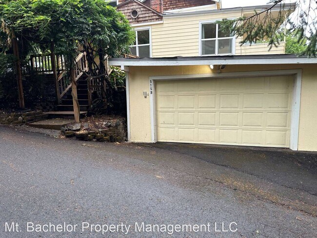Building Photo - 6 br, 3 bath House - 515 Fulvue St