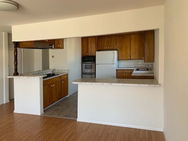 Building Photo - 271 La Verne Ave
