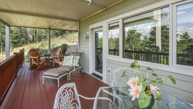 Foto del edificio - 5368 Evergreen Heights Dr