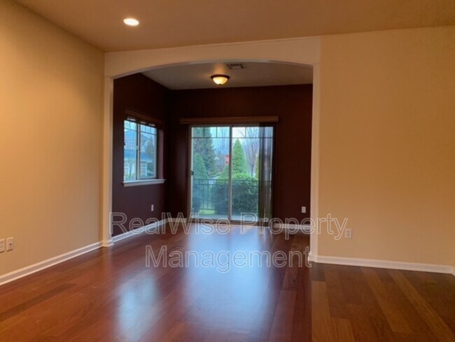 Building Photo - 1785 SE Hill Park Pl