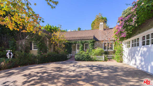 Building Photo - 1395 N Doheny Dr