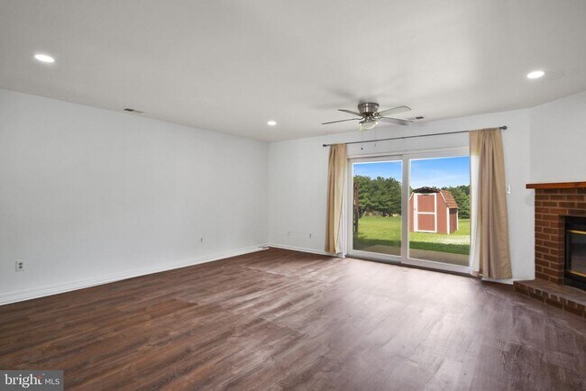 Building Photo - 107 Conway Ct