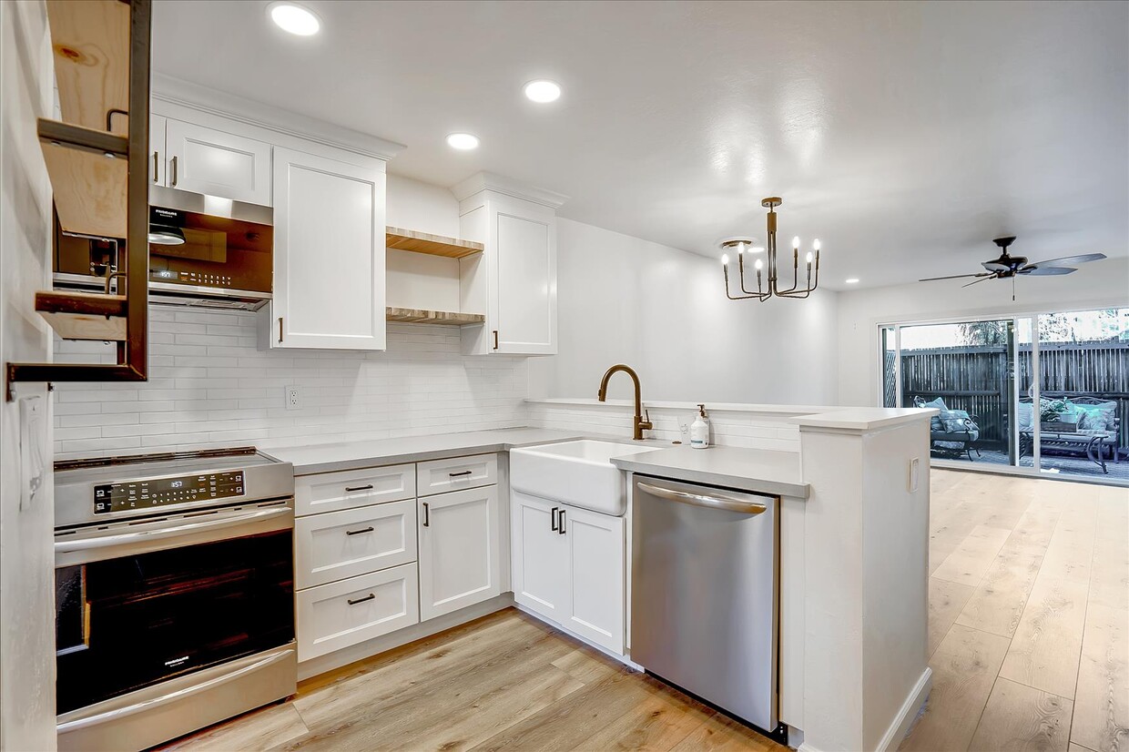 Primary Photo - 1411 Creekside Dr