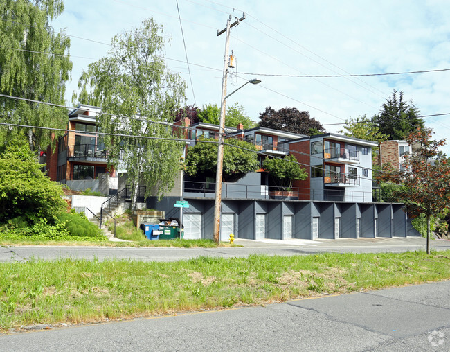 Building Photo - The Bluff Apartments